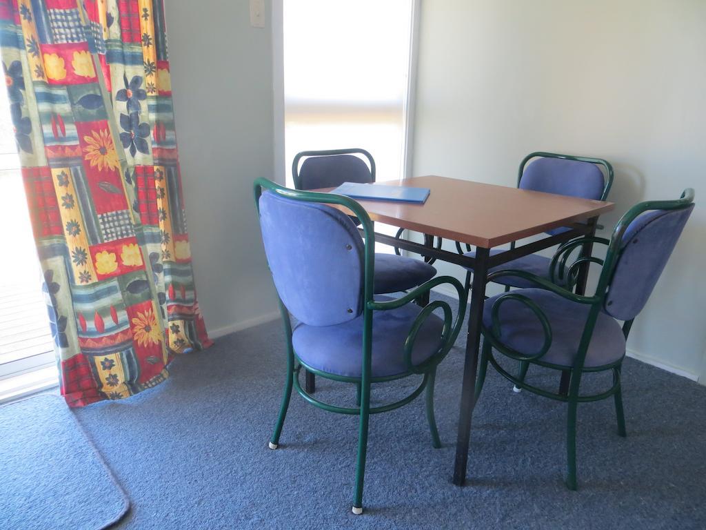 Big Bay Holiday Park Awhitu Room photo