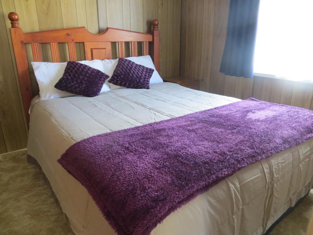 Big Bay Holiday Park Awhitu Room photo