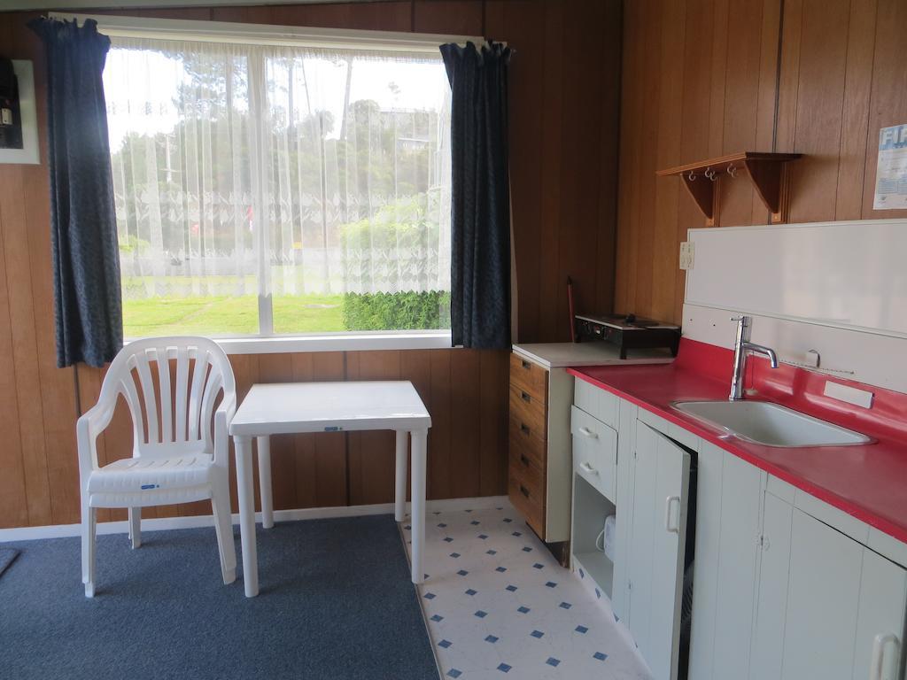 Big Bay Holiday Park Awhitu Room photo